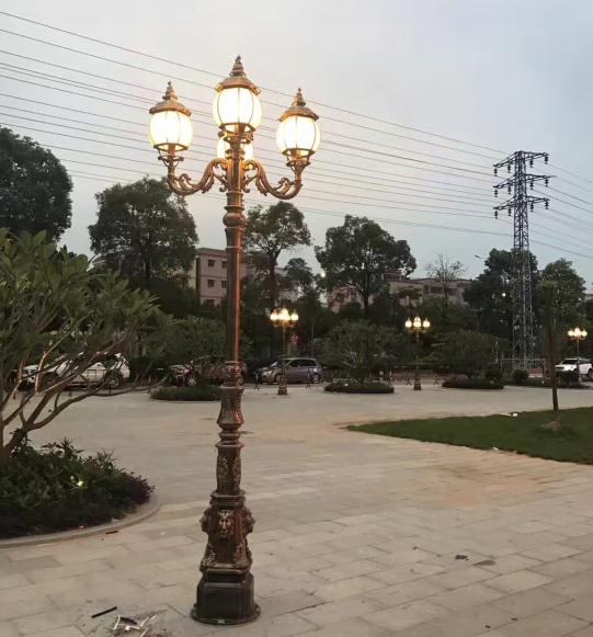 香蕉视频官网照明翻砂铝/压铸铝庭院灯安装后亮灯效果
