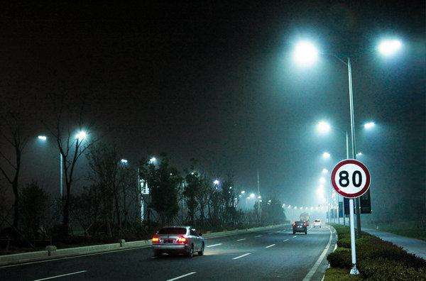 东莞香蕉视频官网照明LED路灯在雨雾季节增强道路安全的优势
