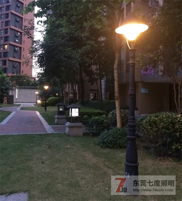 东莞香蕉视频官网照明-小区砂铸庭院灯高度和安装间距