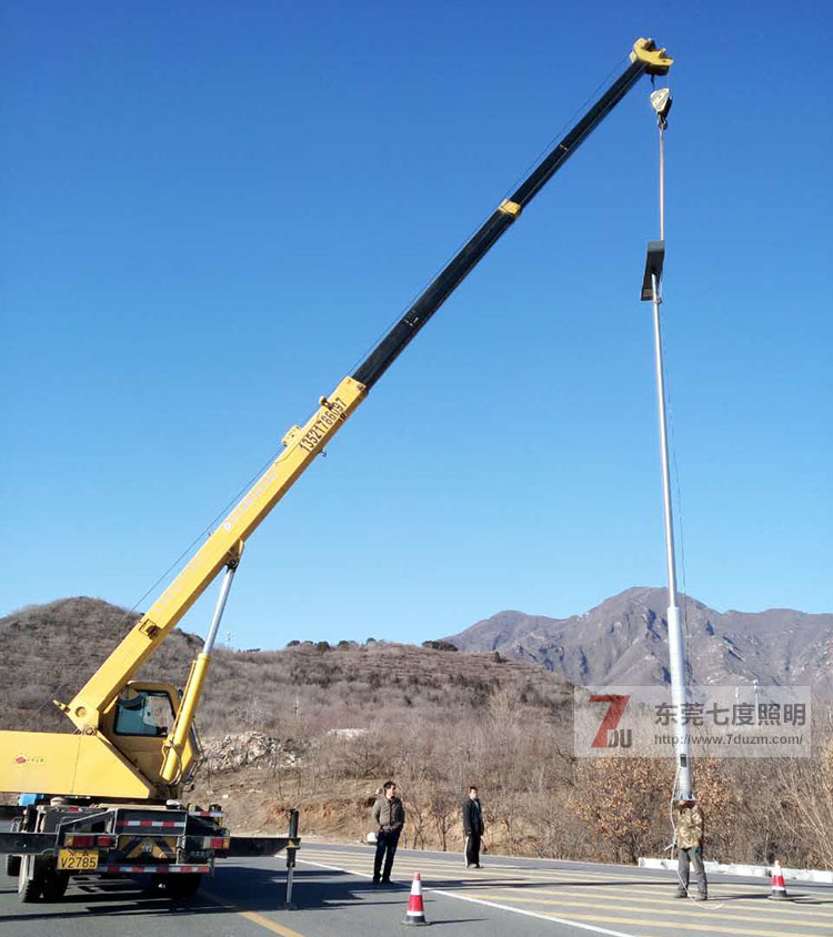 东莞香蕉视频官网照明道路路灯安装现场图片
