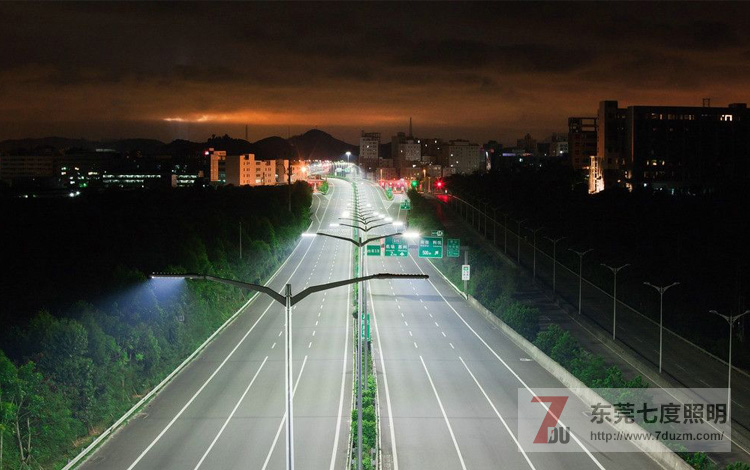 香蕉视频官网照明6米-12米的常规道路灯