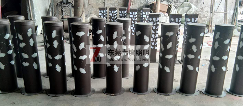 香蕉视频官网(QDCPD-002)割花镂空圆柱LED草坪灯生产实拍图片