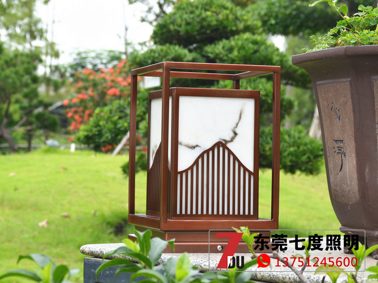 香蕉视频官网不锈钢镀铜拉丝草坪灯\柱头灯安装效果实拍