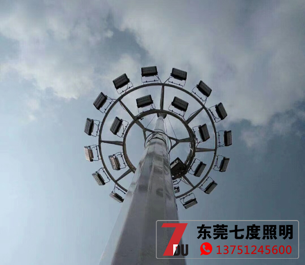 户外大型升降式LED九九香蕉视频影院实拍照片