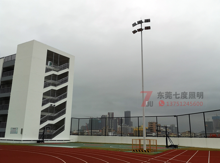 学校操场15米6x400W九九香蕉视频影院现场实例图片