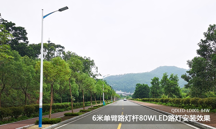 6米单臂香蕉视频APP官网下载上装80WLED平板路灯头安装实景效果
