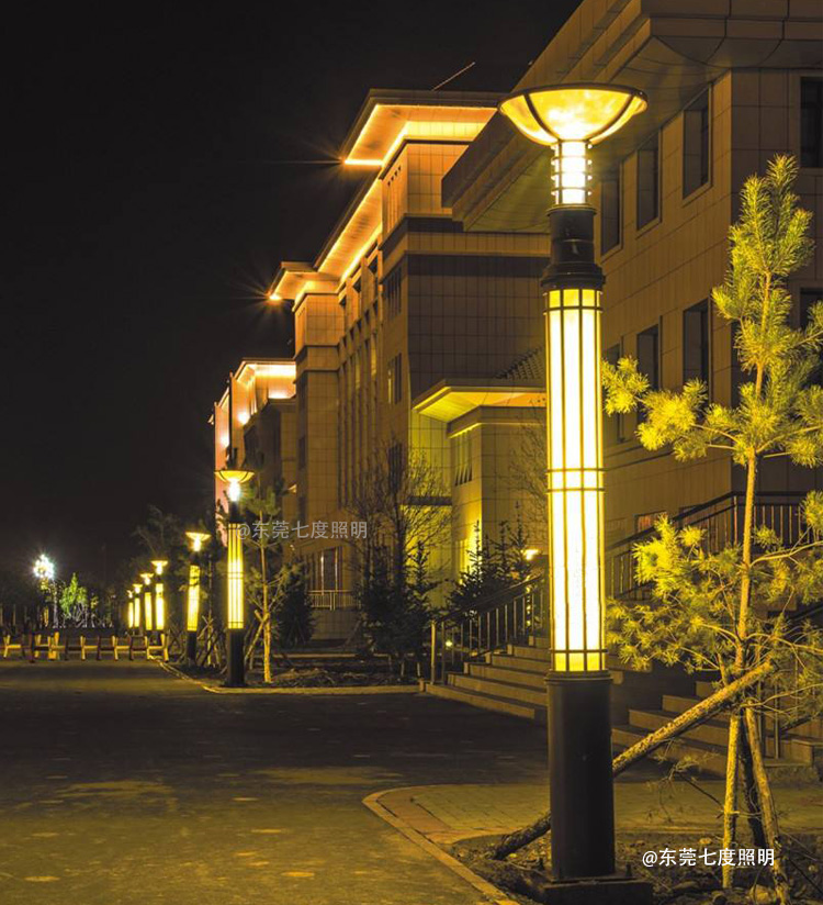 圆柱形户外园林LED香蕉视频最新网址柱夜间亮灯效果暖光